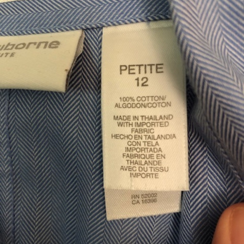 Women: Liz Claiborne Button-down Dress Shirt - Picture 4 of 6